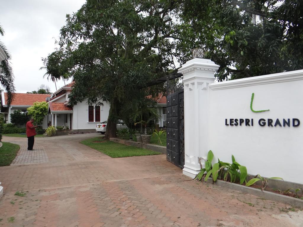 Hotel Lespri Grand Negombo Exterior foto