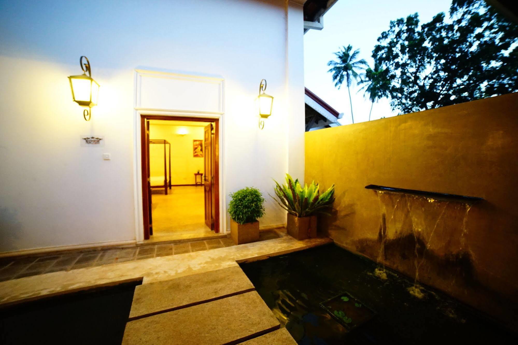 Hotel Lespri Grand Negombo Exterior foto