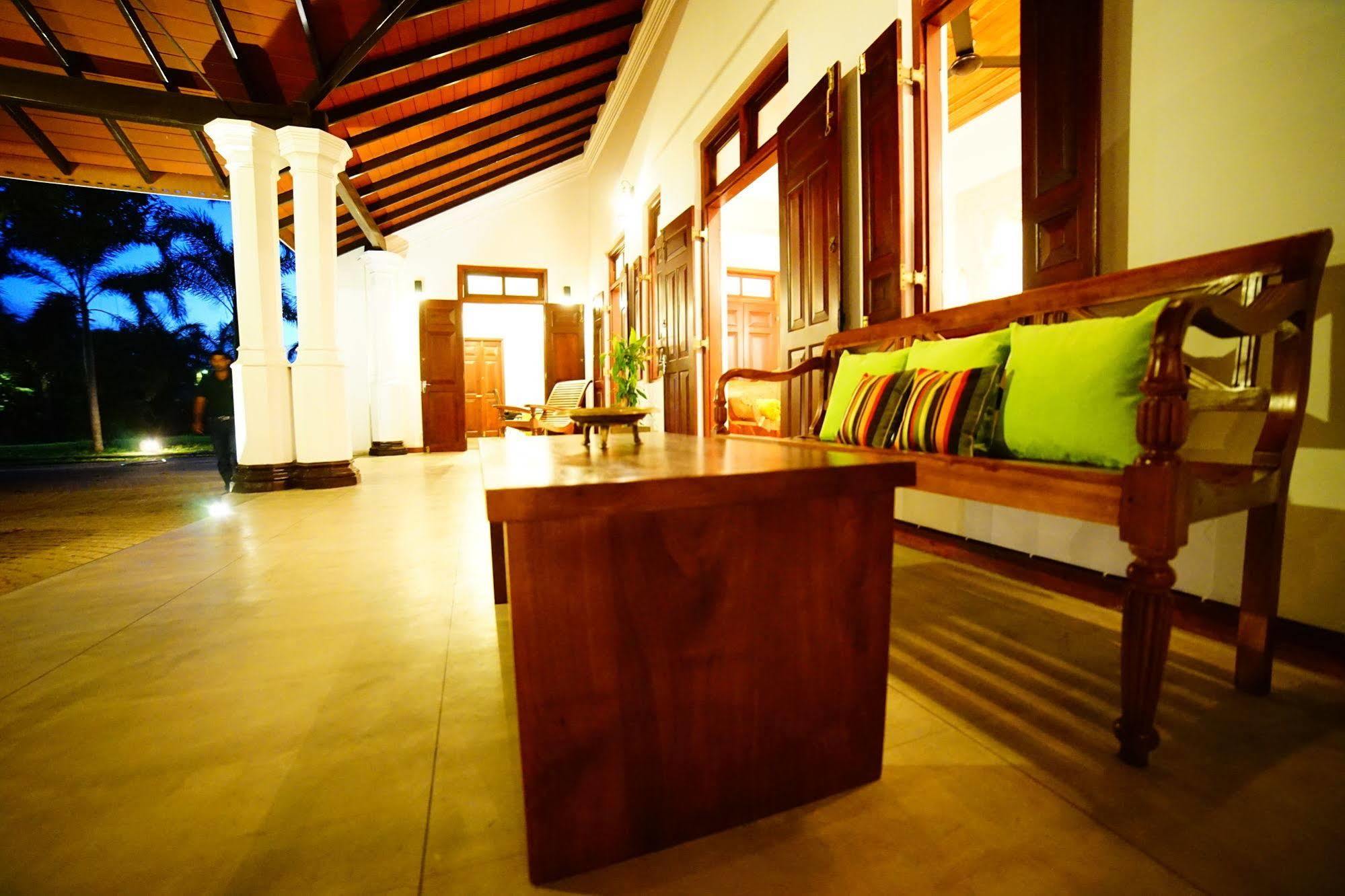 Hotel Lespri Grand Negombo Exterior foto